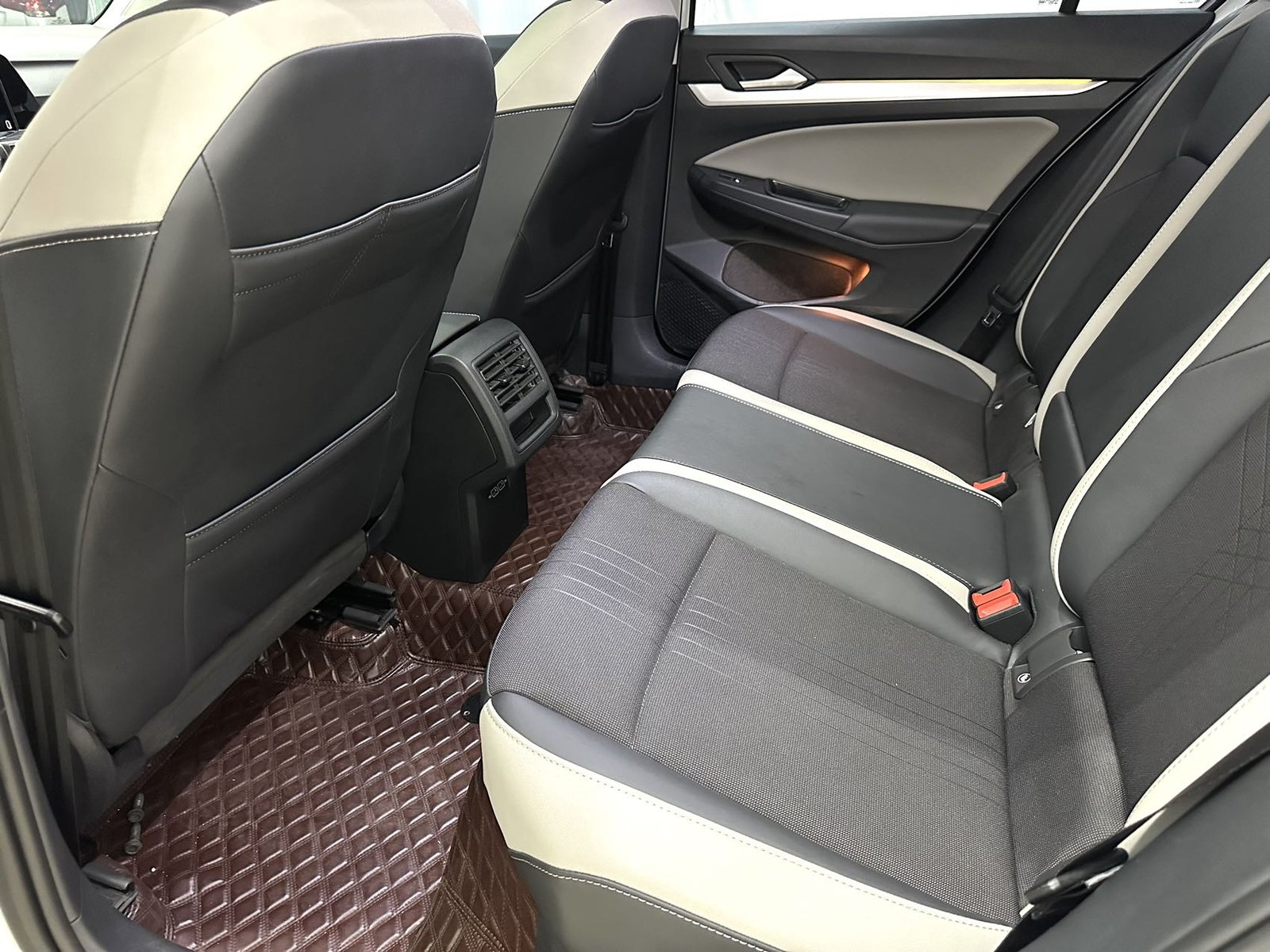 Volkswagen Golf 2023, 280TSI DSG Pro — изображение 8