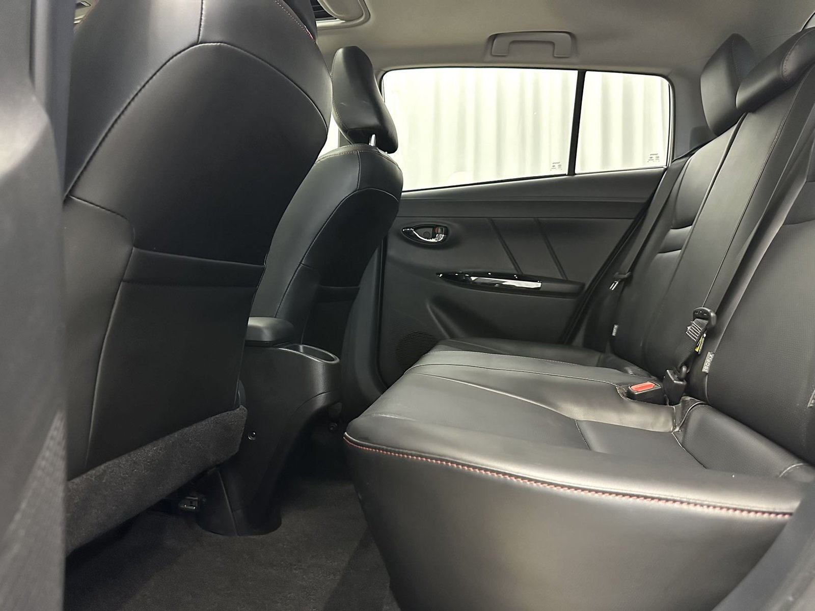 Toyota Yaris L 2022 года Yaris LX 1.5 л CVT Premium Edition — изображение 10