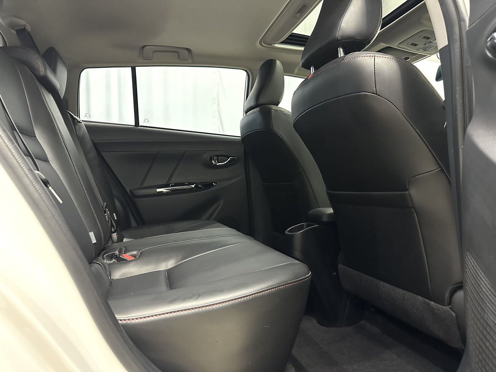 Toyota Yaris L 2022 года Yaris LX 1.5 л CVT Premium Edition — изображение 13