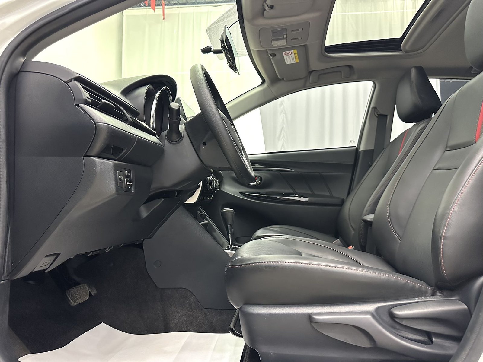 Toyota Yaris L 2022 года Yaris LX 1.5 л CVT Premium Edition — изображение 9