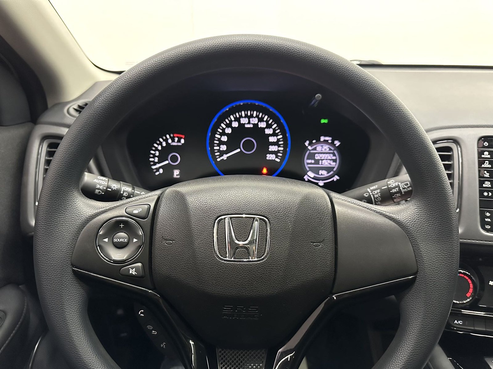 Honda Vezel, модель 2022, 1,5 л CVT, комплектация Pioneer — изображение 16