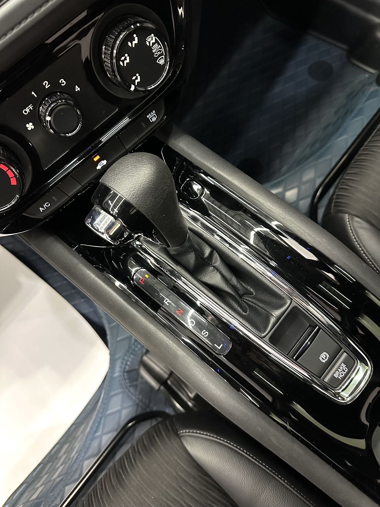 Honda Vezel, модель 2022, 1,5 л CVT, комплектация Pioneer — изображение 14
